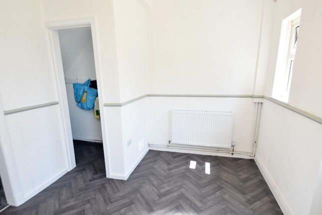 2, Poplar Avenue, Bury photo 5