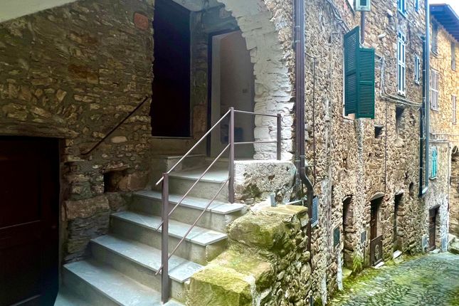 Town house for sale in San Bartolomeo, Apricale, Imperia, Liguria, Italy