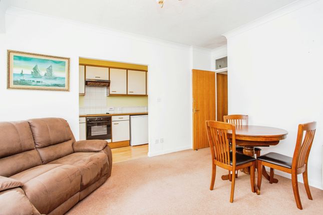 Flat for sale in Sunningdale Court, Gordon Place, Southend-On-Sea, Essex
