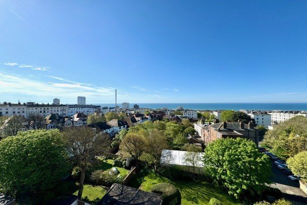 Flat to rent in Furze Hill, Hove