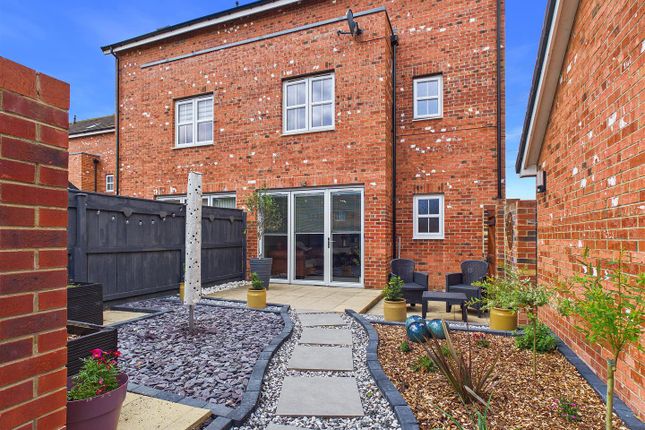 5, Linden Crescent, Yarm photo 2