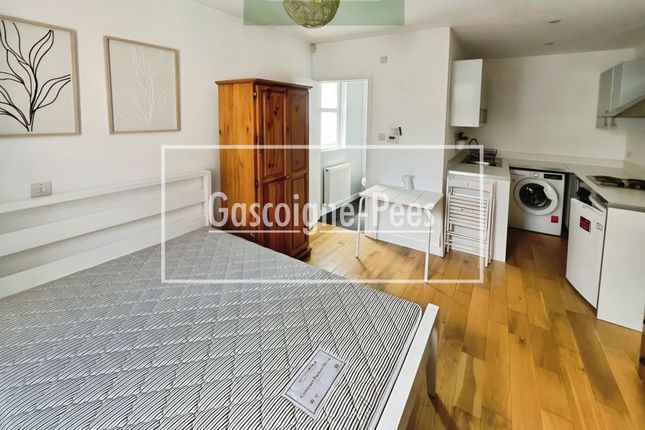 Flat 1, Leatherhead photo 2