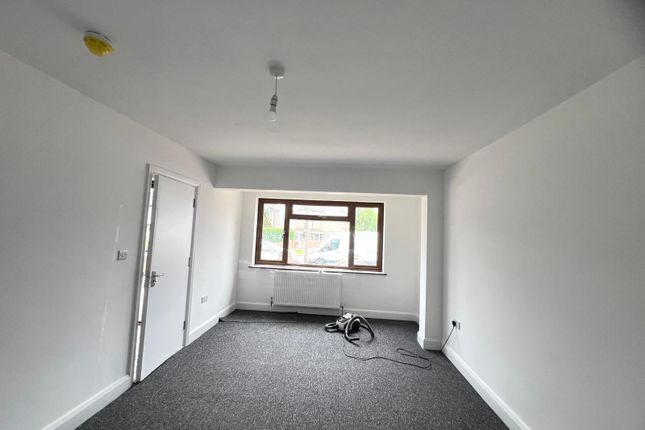 140, Malvern Avenue, South Harrow photo 5