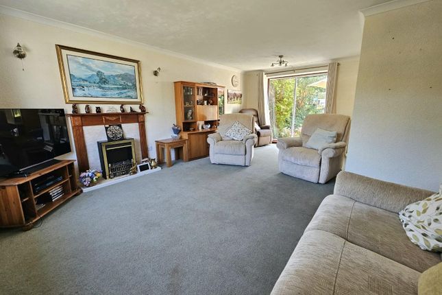13, Yellow Hundred Close, Dursley photo 3
