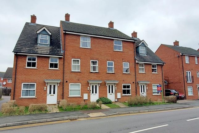 Thumbnail Town house to rent in Thatcham Avenue Kingsway, Quedgeley, Gloucester