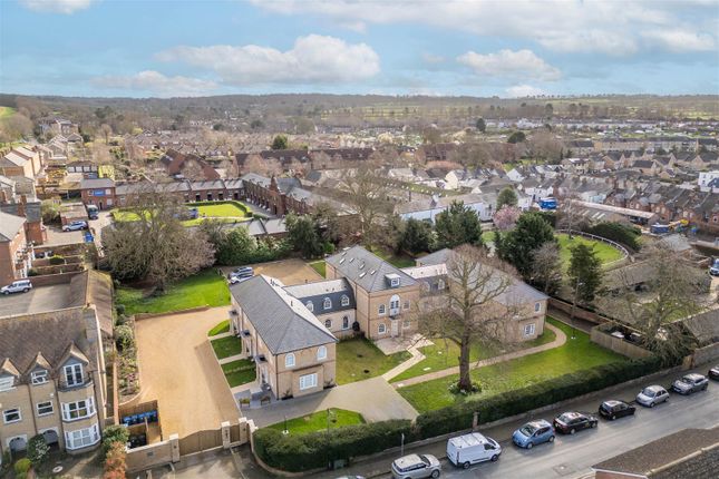 Terraced house for sale in Vicarage Road, Newmarket