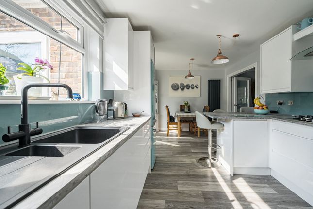 18 Jones Square, Chichester photo 2