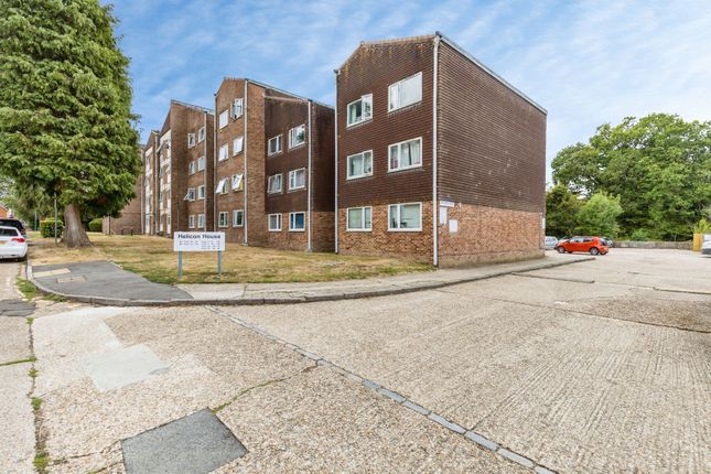 Flat 17, Helicon House,, Oak Road, West Sussex photo 4