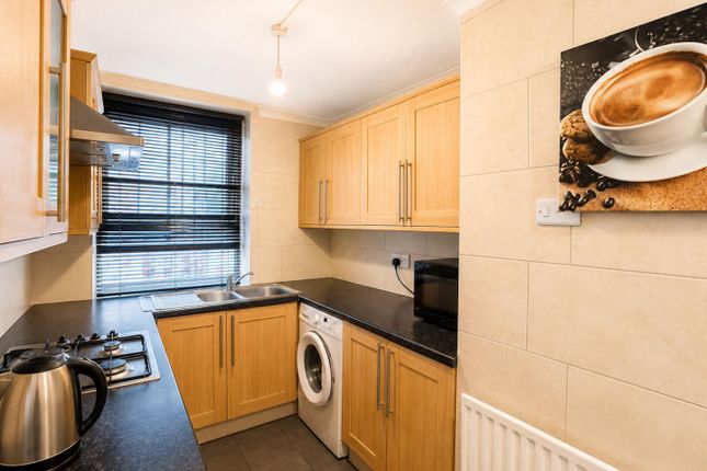 23, Nairn Street, London photo 2