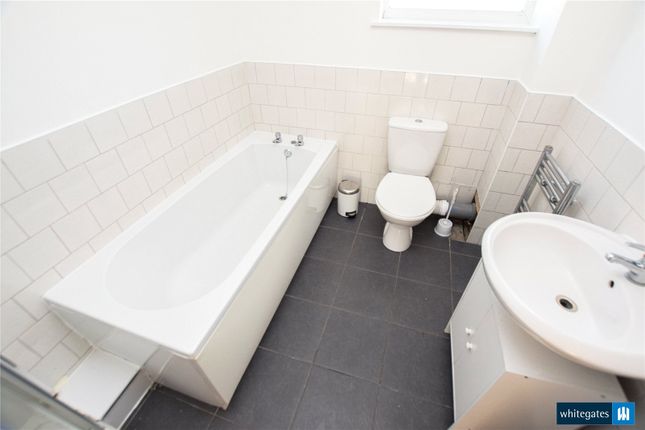 36, Royal Close, West Yorkshire photo 5