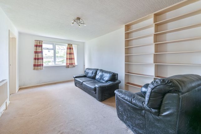 1-bed flat on Selhurst Road, SE25 6YA, Croydon, £160,000