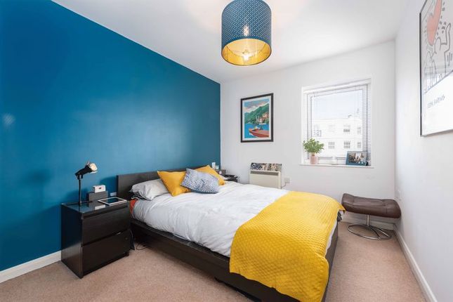 Flat for sale in New Zealand Avenue, Walton-On-Thames