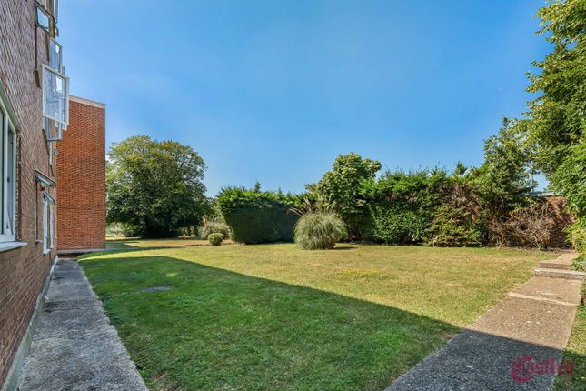 Flat 15, Lawrence House, Palmerston Road, London photo 4