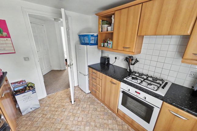 28 Elvaston Court, Grantham photo 4
