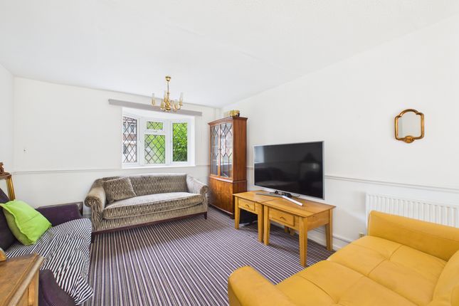 16 Bristow Court, Marlow photo 2