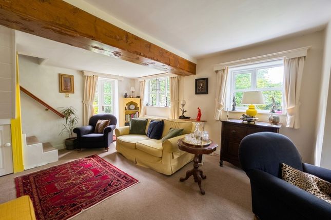 92 Roe Green, Manchester photo 4