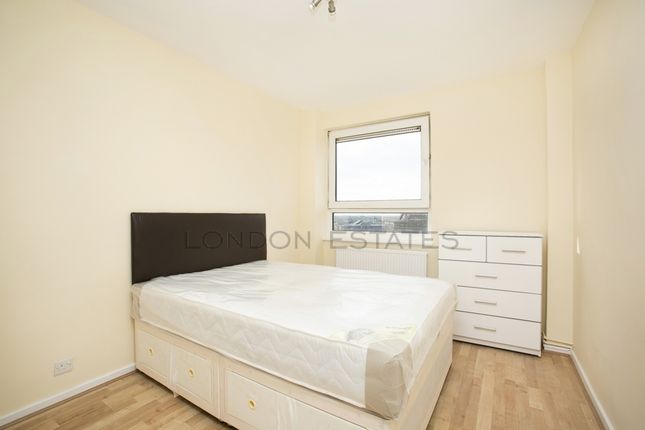Flat to rent in Linacre Court, Talgarth Road, Hammersmith
