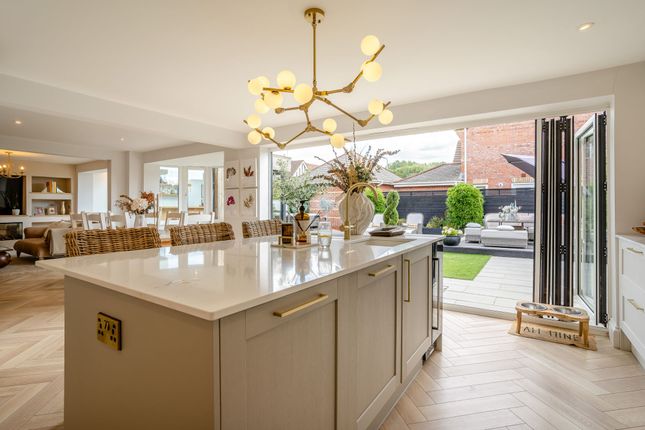 11 Priory Way, Newport photo 3