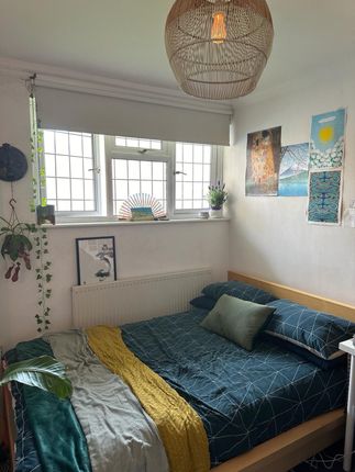 Thumbnail Room to rent in Flat, Royal Oak Court, Pitfield Street, London