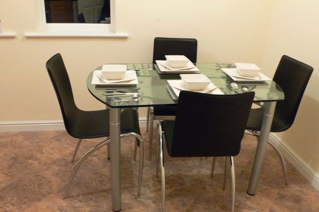 318, Whitehall Road, Leeds photo 4