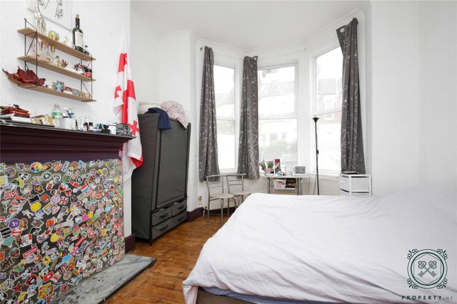 Flat for sale in Cavendish Road, London