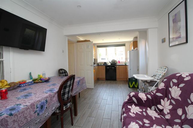 64, Uplands, Peterborough photo 4