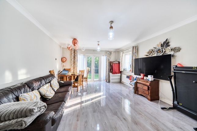 4 Amber House,, Honeypot Lane, Stanmore photo 2