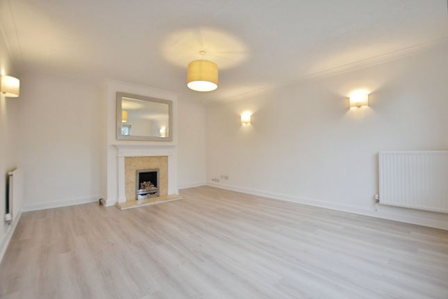 22, Dale View, Woking photo 2