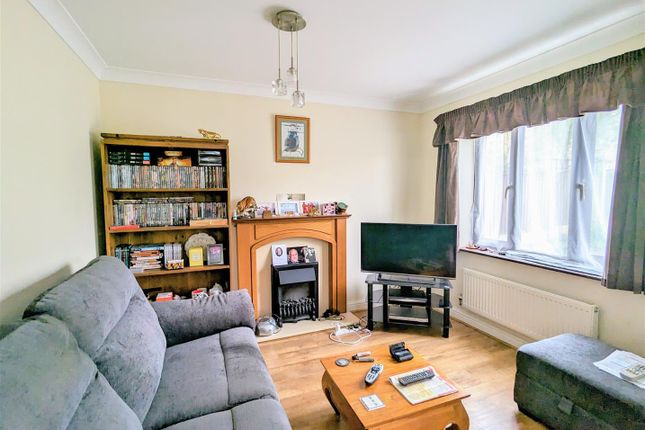 4, Langdale Close, Chesterfield photo 2