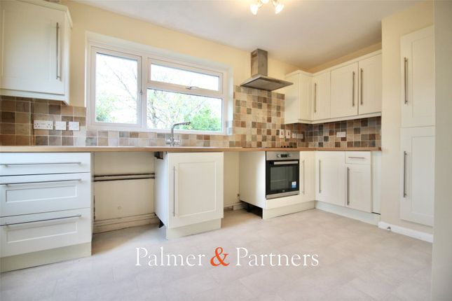 1, Grange Close, Essex photo 2