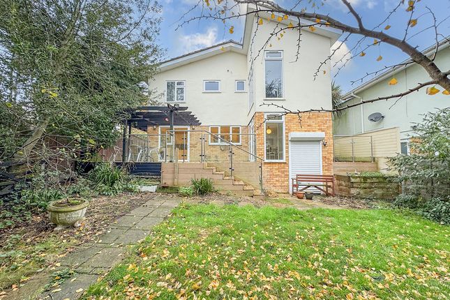 43, Woodpond Avenue, Hockley photo 2