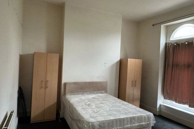 Room to rent in Gledholt Road, Marsh, Huddersfield