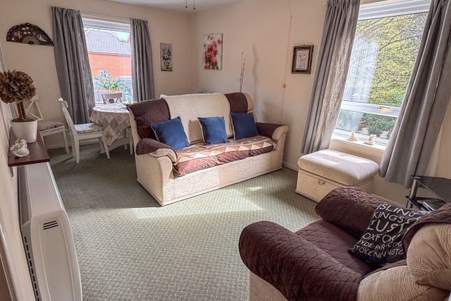 33, Ashridge Court, Newbury photo 2