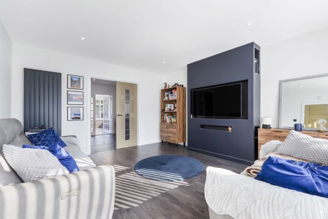 2 Campbell Drive, Dumbarton, Dumbarton photo 4