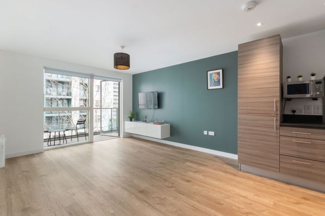 Metropolitan House, Pump House Crescent, London photo 4