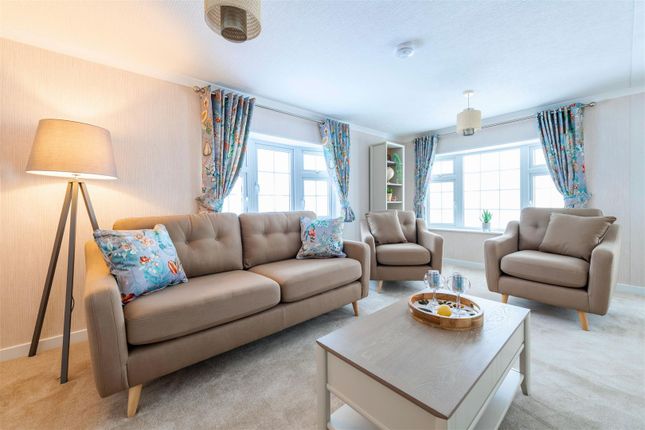 2-bed caravan on Shortheath Road, Swadlincote, £200,000