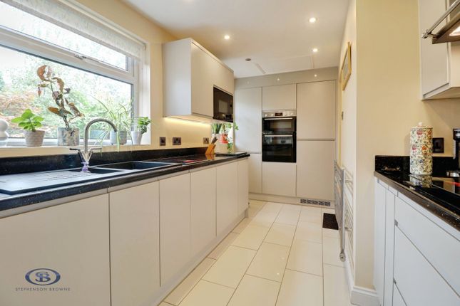 4, Burnwood Grove, Stoke-On-Trent photo 4