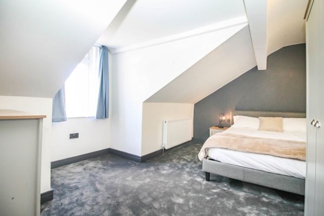 Room 3, 20, Springfield Mount, Leeds photo 4