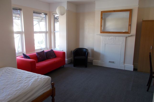 Room 3, 18 Hatfield Road, Ipswich photo 2