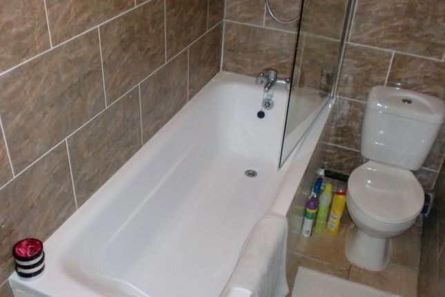 11, Village Place, Leeds photo 5