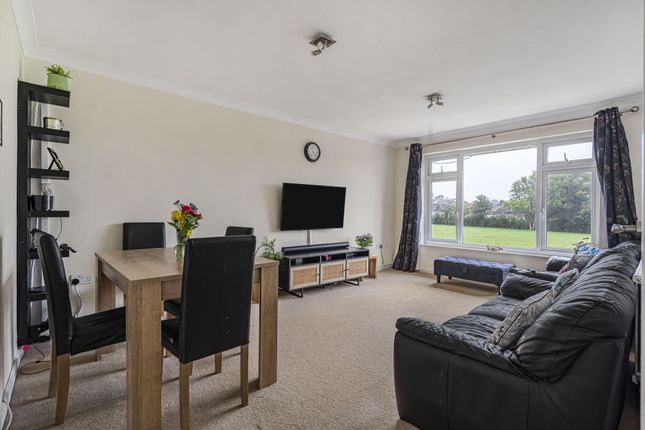 3-bed flat on 18 Moat Court, Ashtead, £395,000