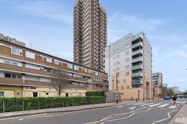 Duplex for sale in Pegswood Court, Cable Street, London