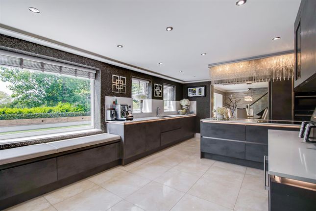 6, Woodthorpe Manor, Wakefield photo 4