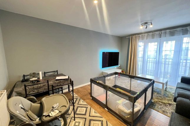 Flat for sale in Christopher Court, London