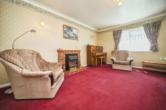6, Windrush Road, Ipswich photo 2