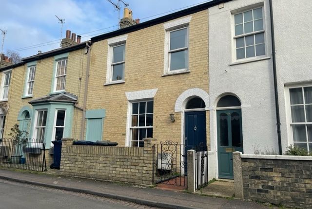 Terraced house to rent in George Street, Cambridge