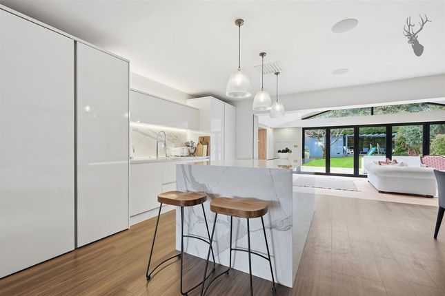 27 Russell Road, Buckhurst Hill photo 2