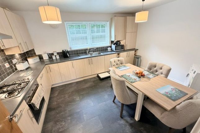 11b Corthan Court, Kirkcaldy photo 4