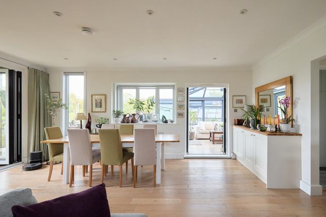 1 Northern Burway, Laleham Reach, Chertsey photo 4