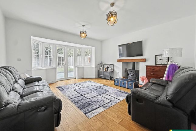 16, Howards Way, Northampton photo 3